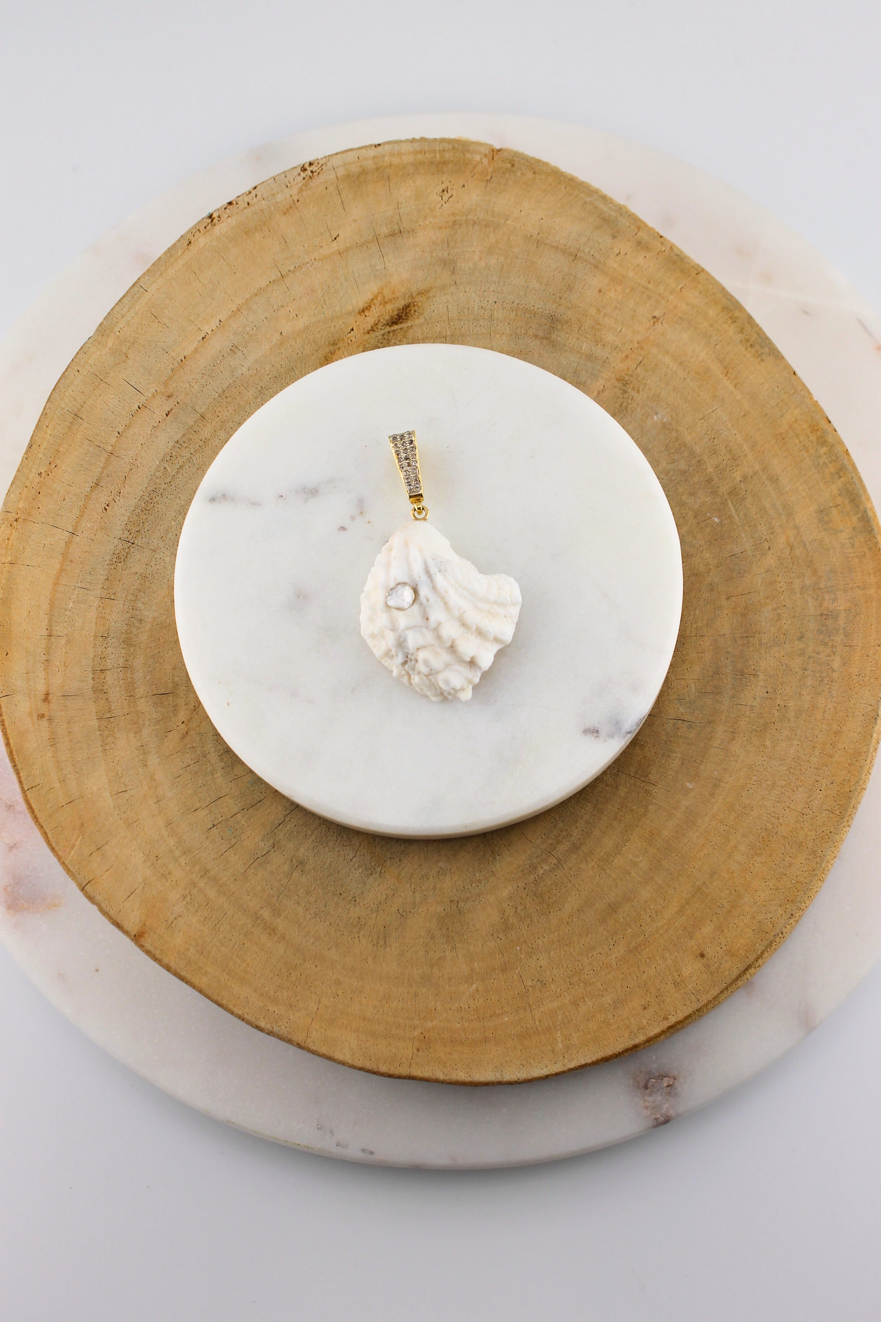 Shell Pendant (y10837B)