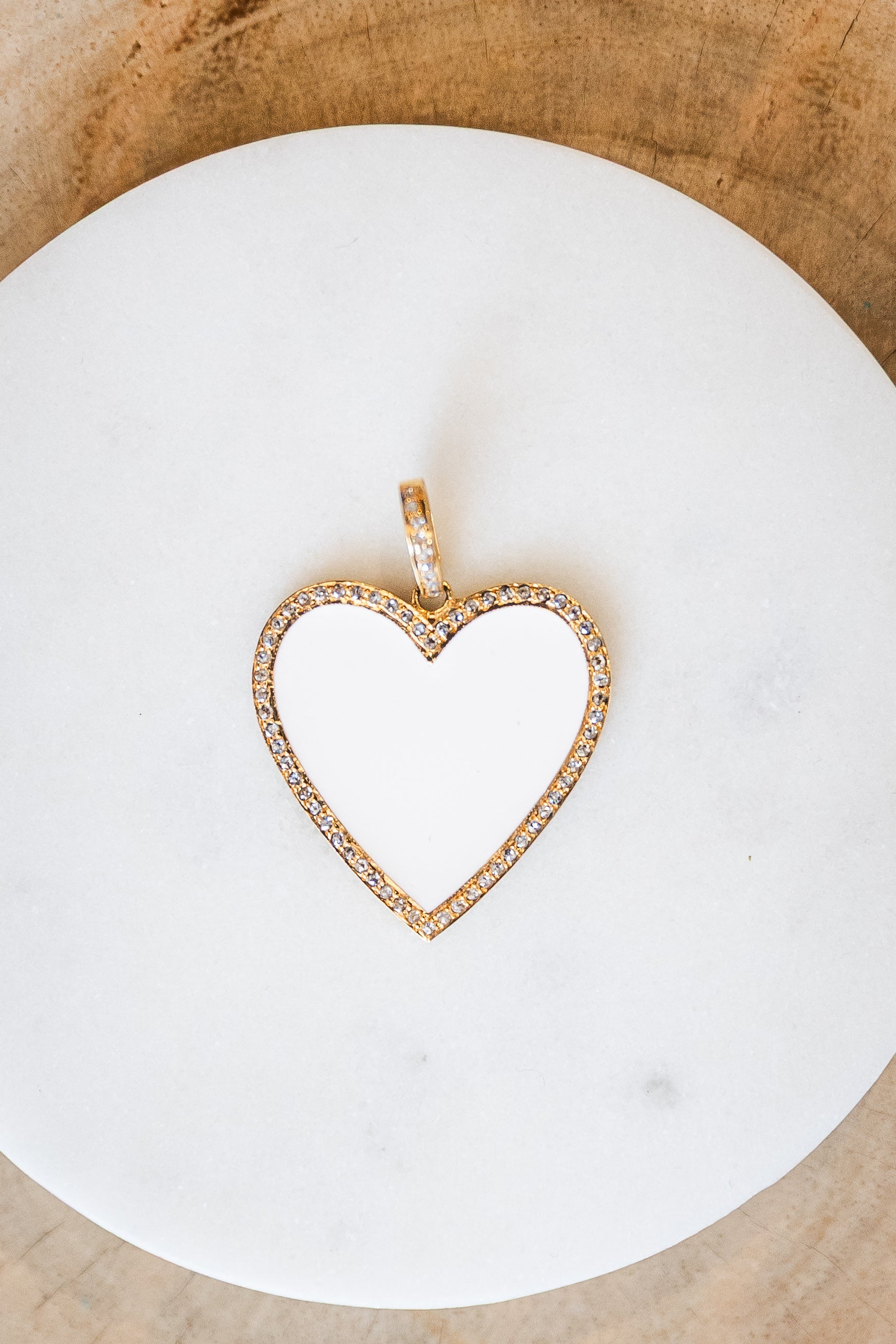 C118 - medium heart white/brass