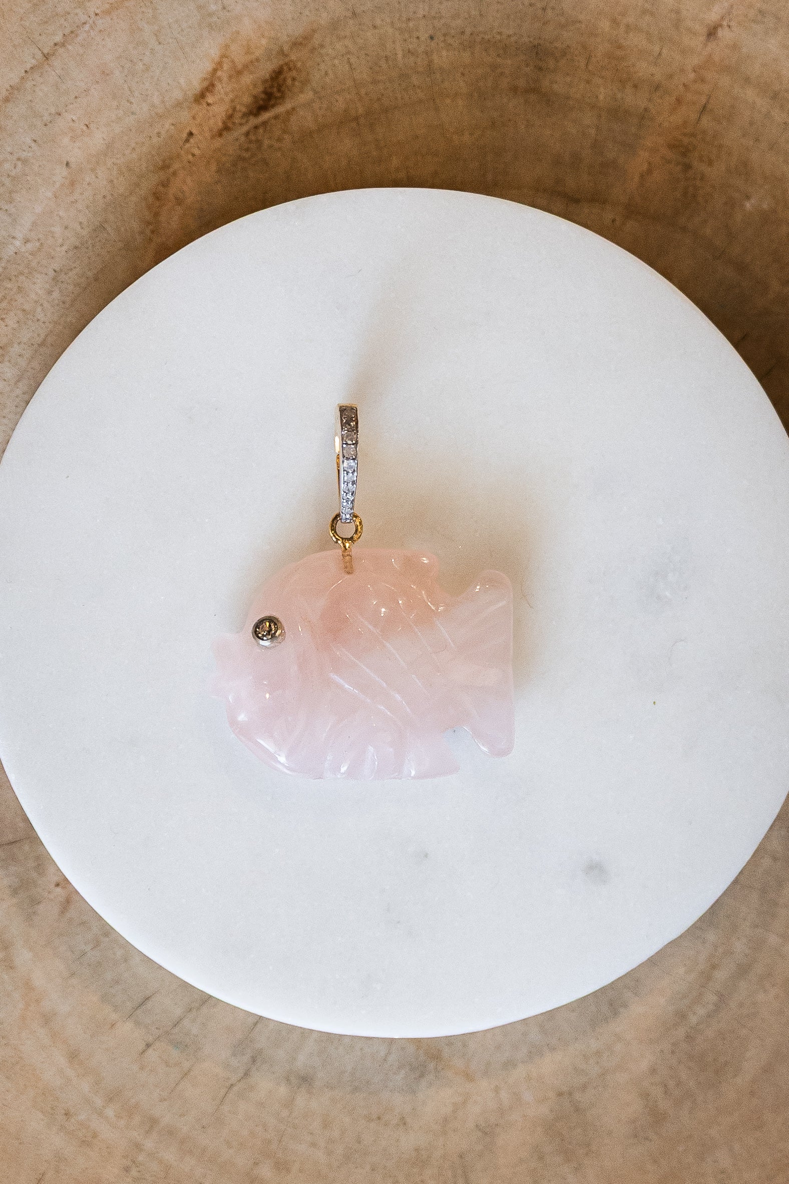 Rose Quartz Carved Fish Pendant (y10593B)