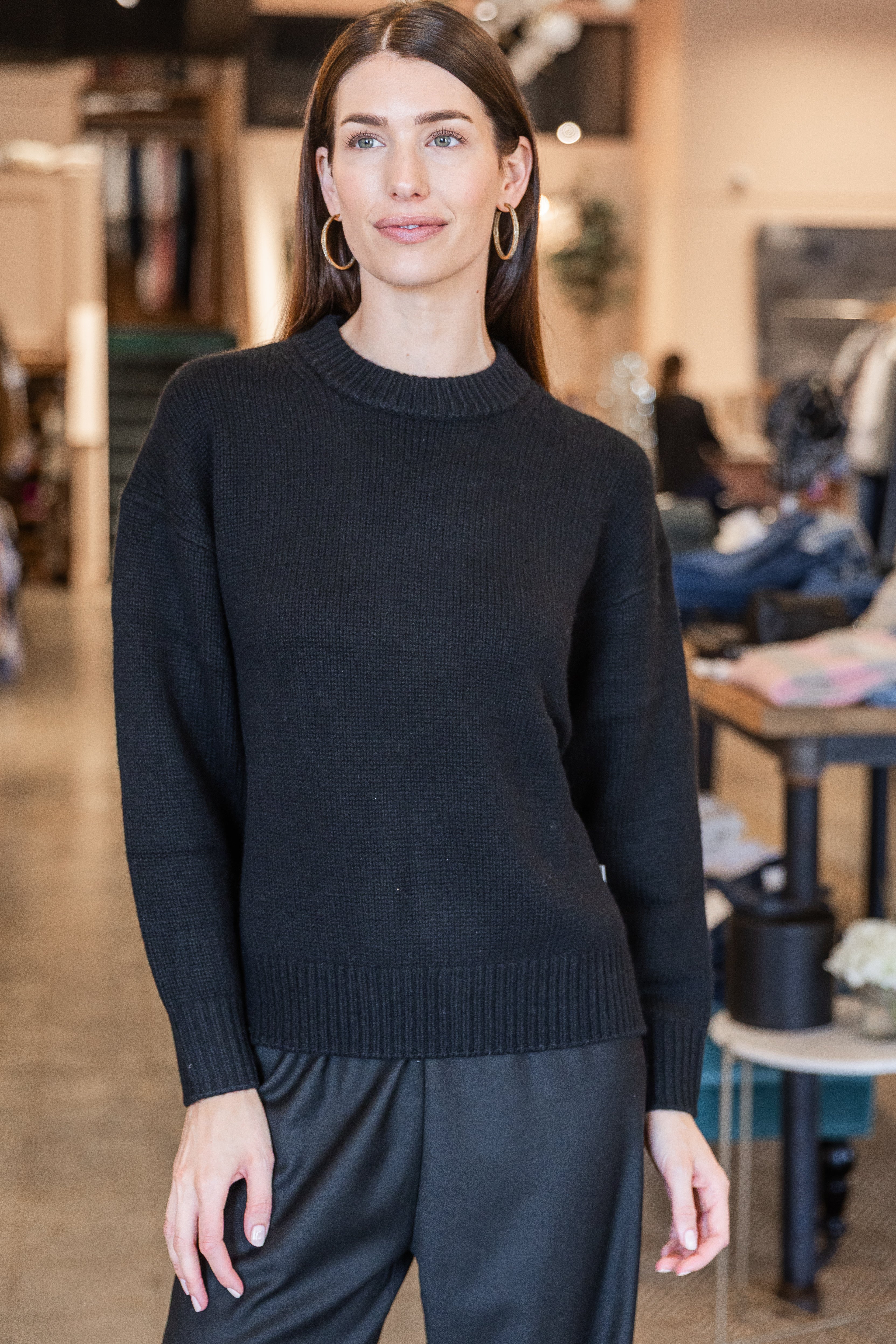 The Cashmere Signature Crew - Black