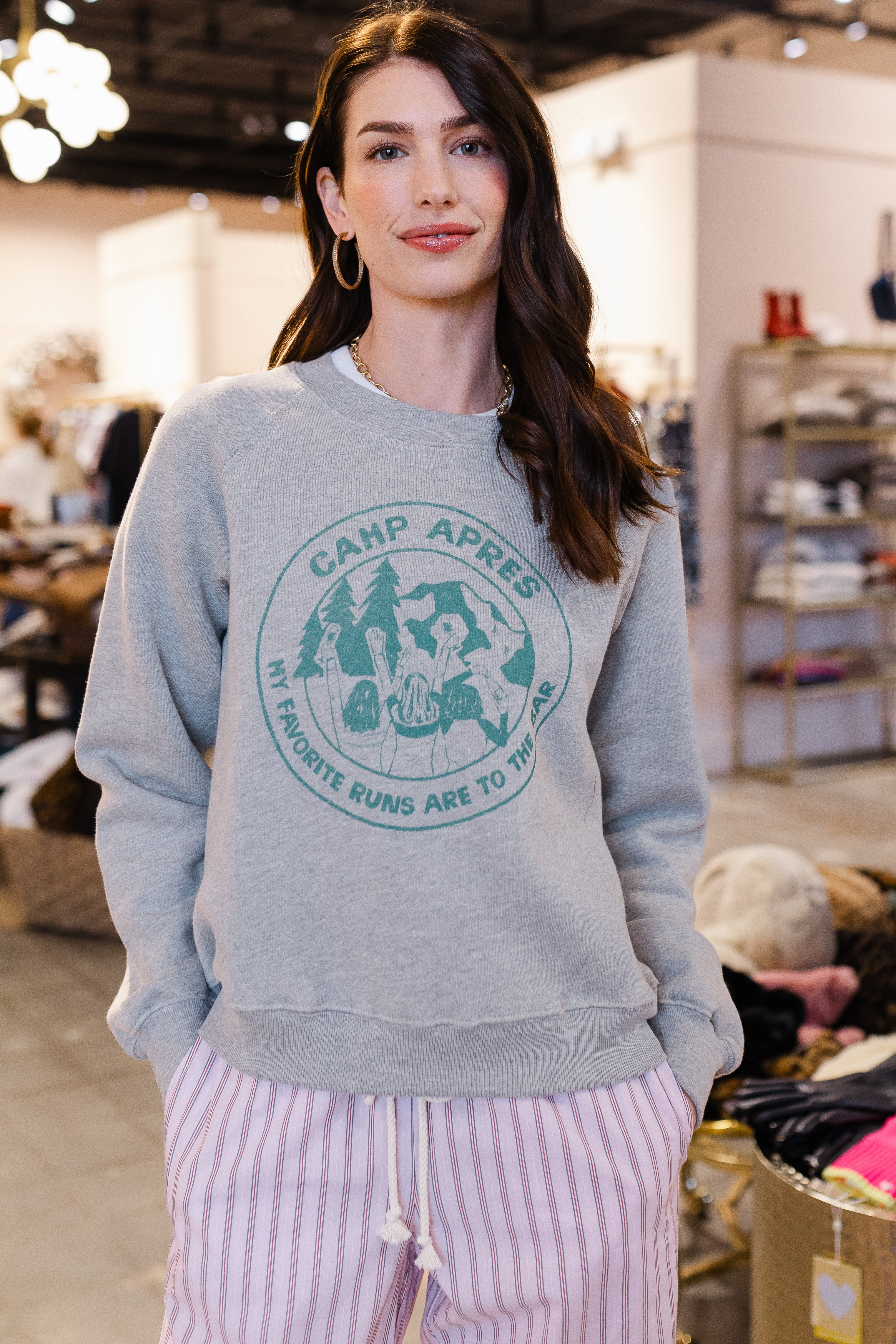 Classic Crewneck Camp Apres - Heather Grey