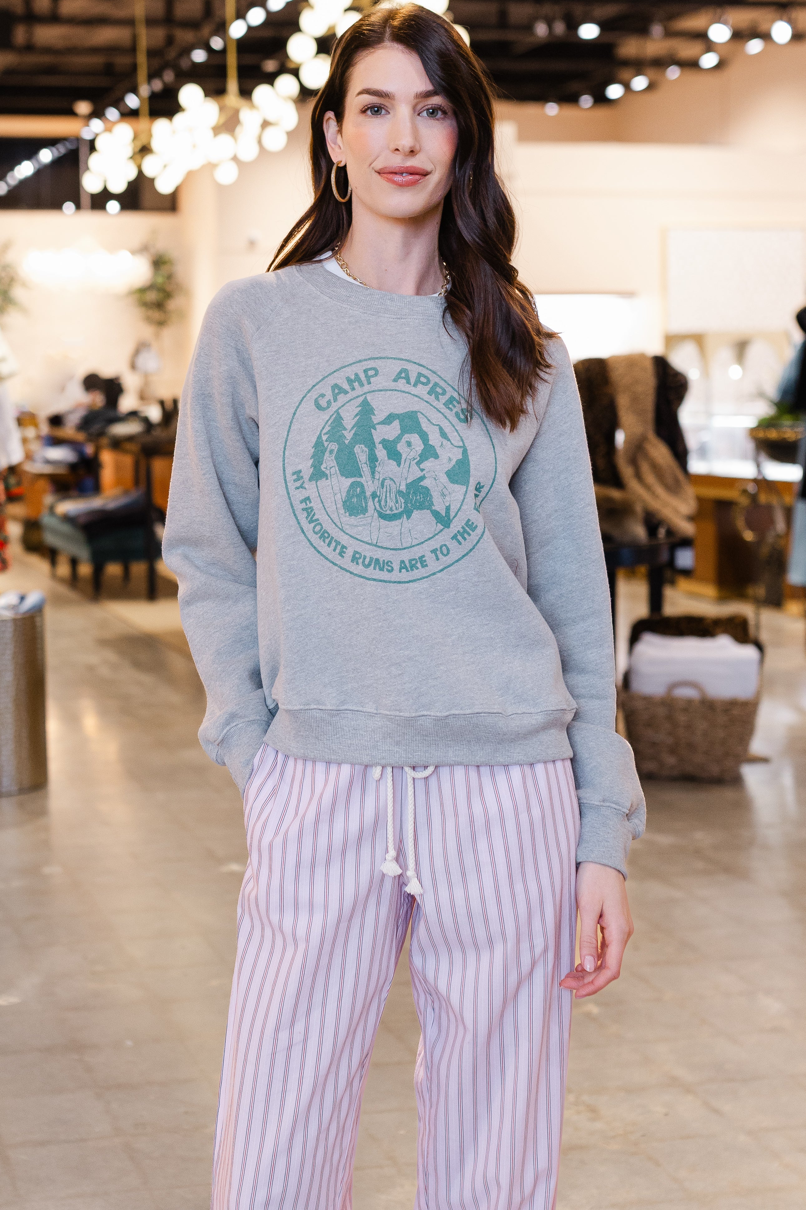 Classic Crewneck Camp Apres - Heather Grey