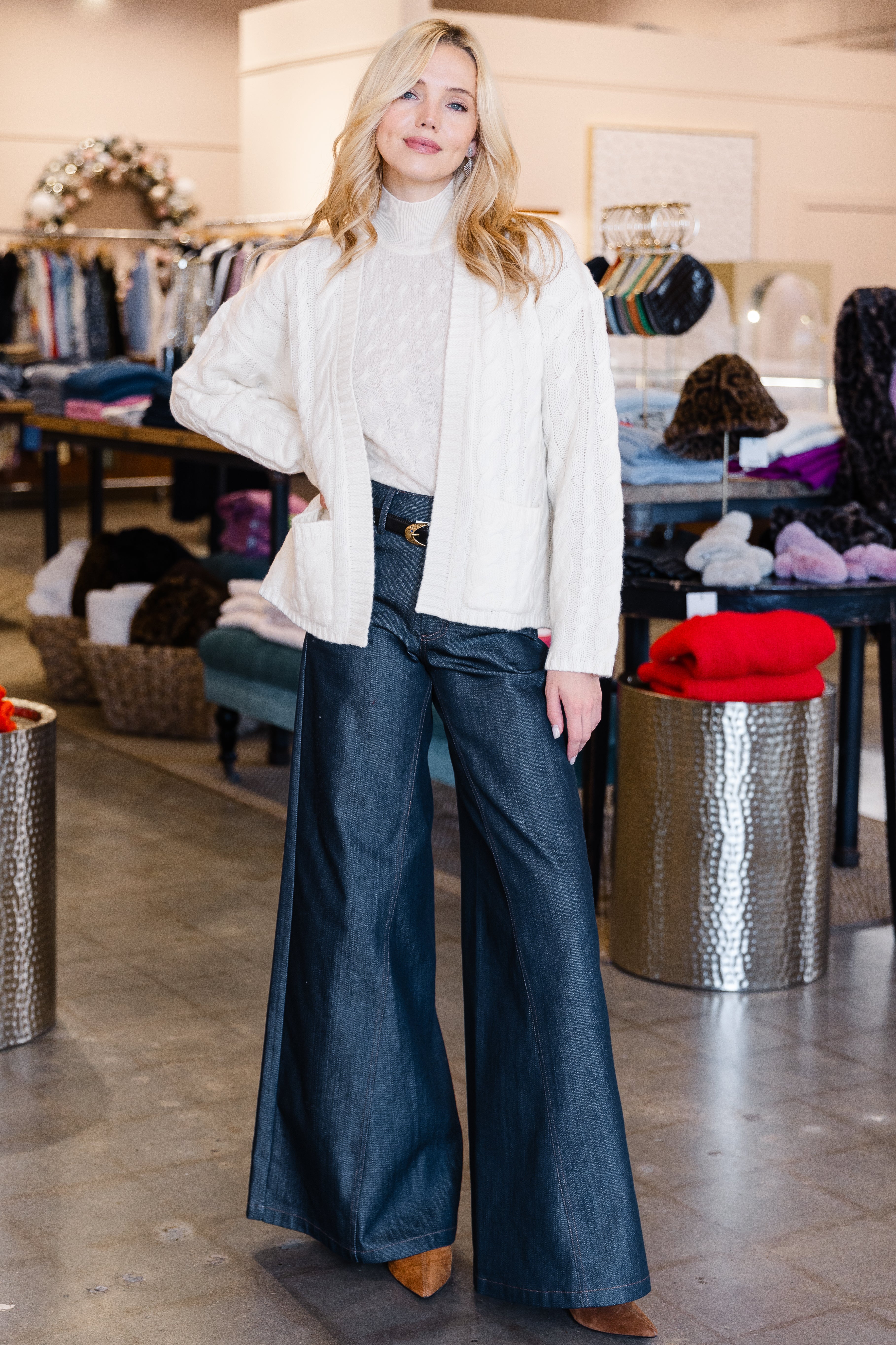 Coastal Cashmere Sleeveless Cable Turtleneck - White