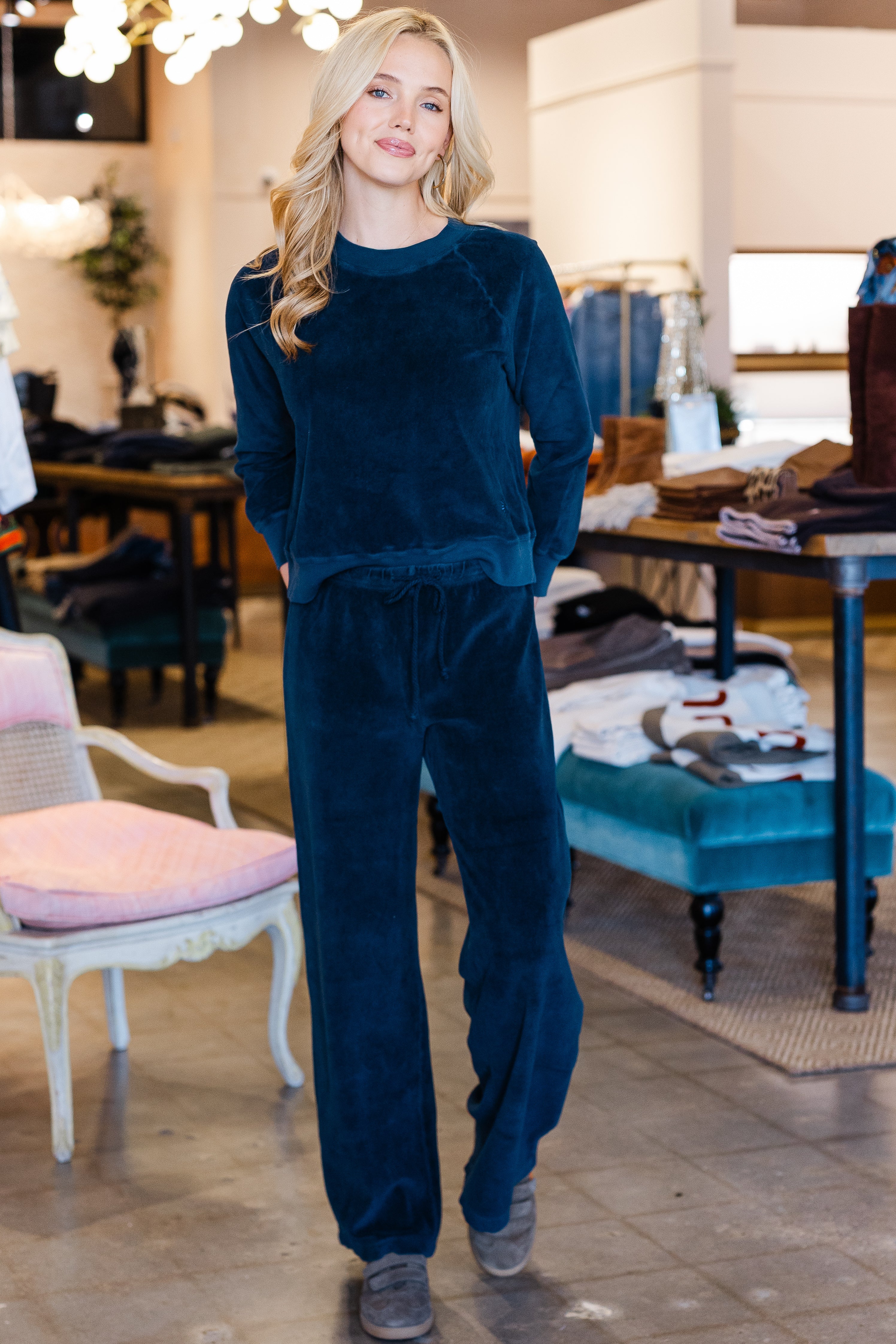 Manon Pant - Sapphire