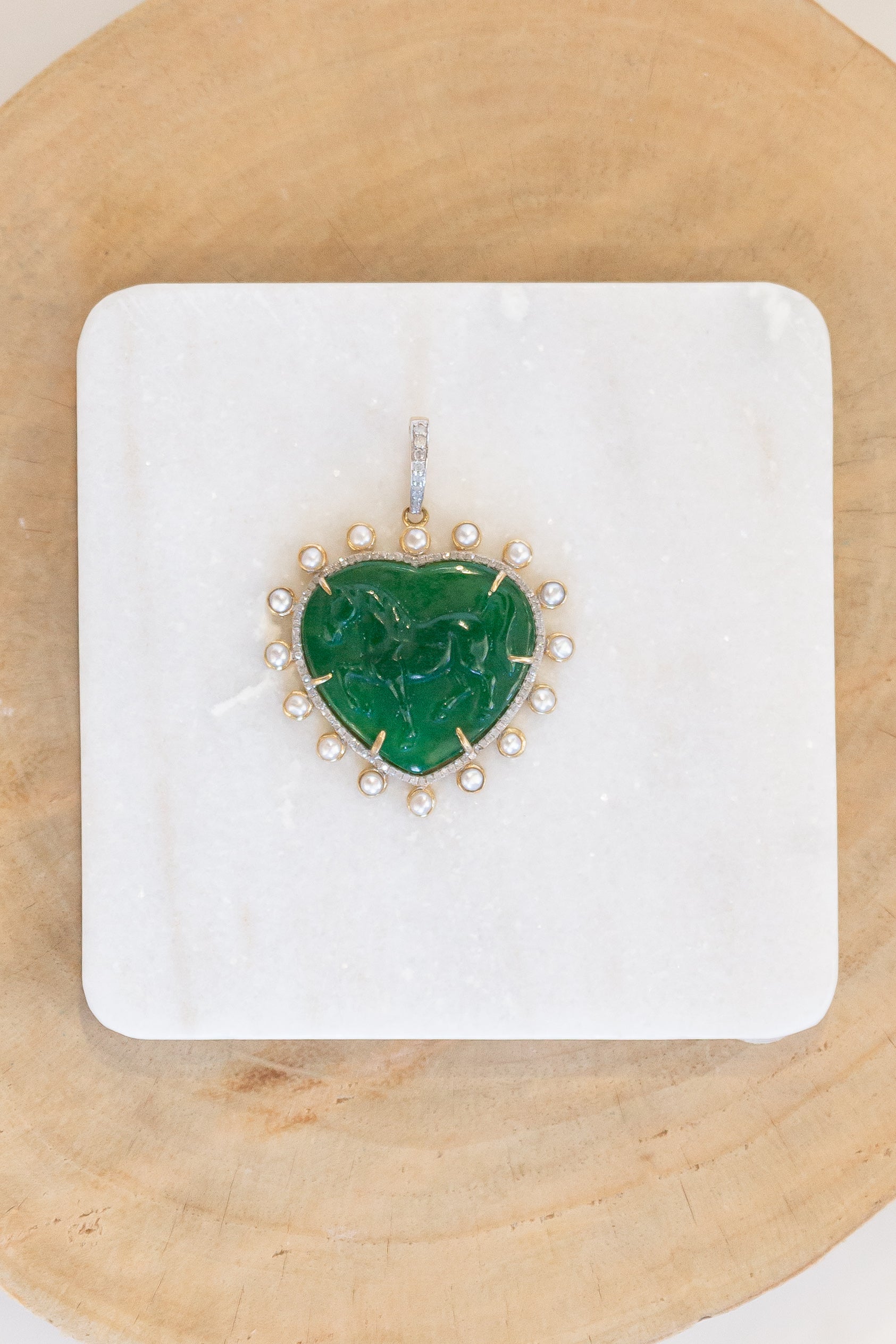 Green Onyx and Pearl Heart Horse Pendant (y10313b)