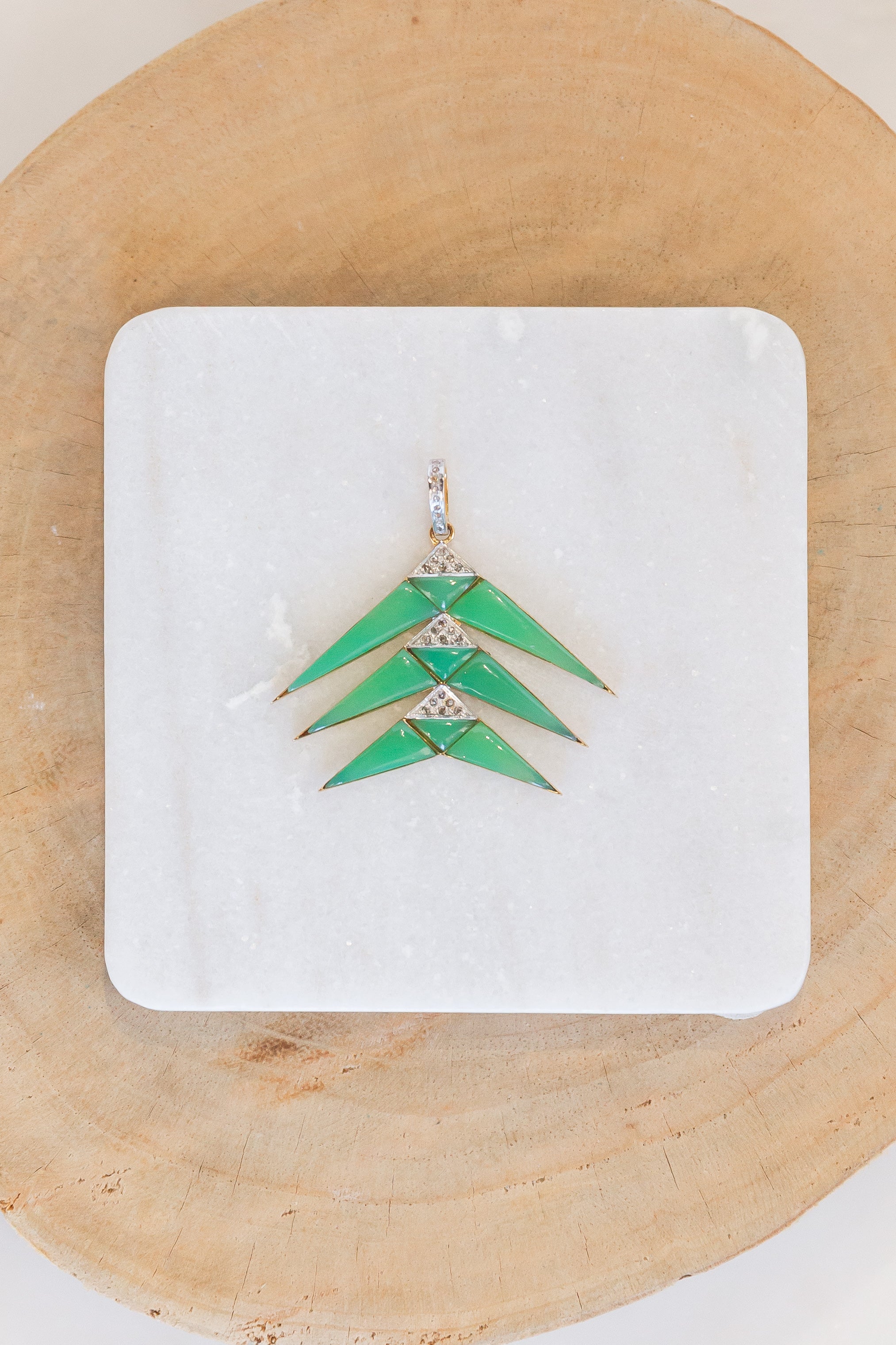 Jade Green Tiered Arrow Pendant (y10373B)