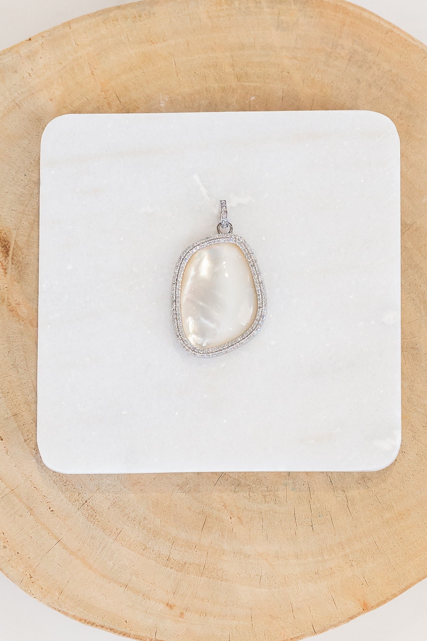 Mother of Pearl and Diamond Pendant (y10855B)