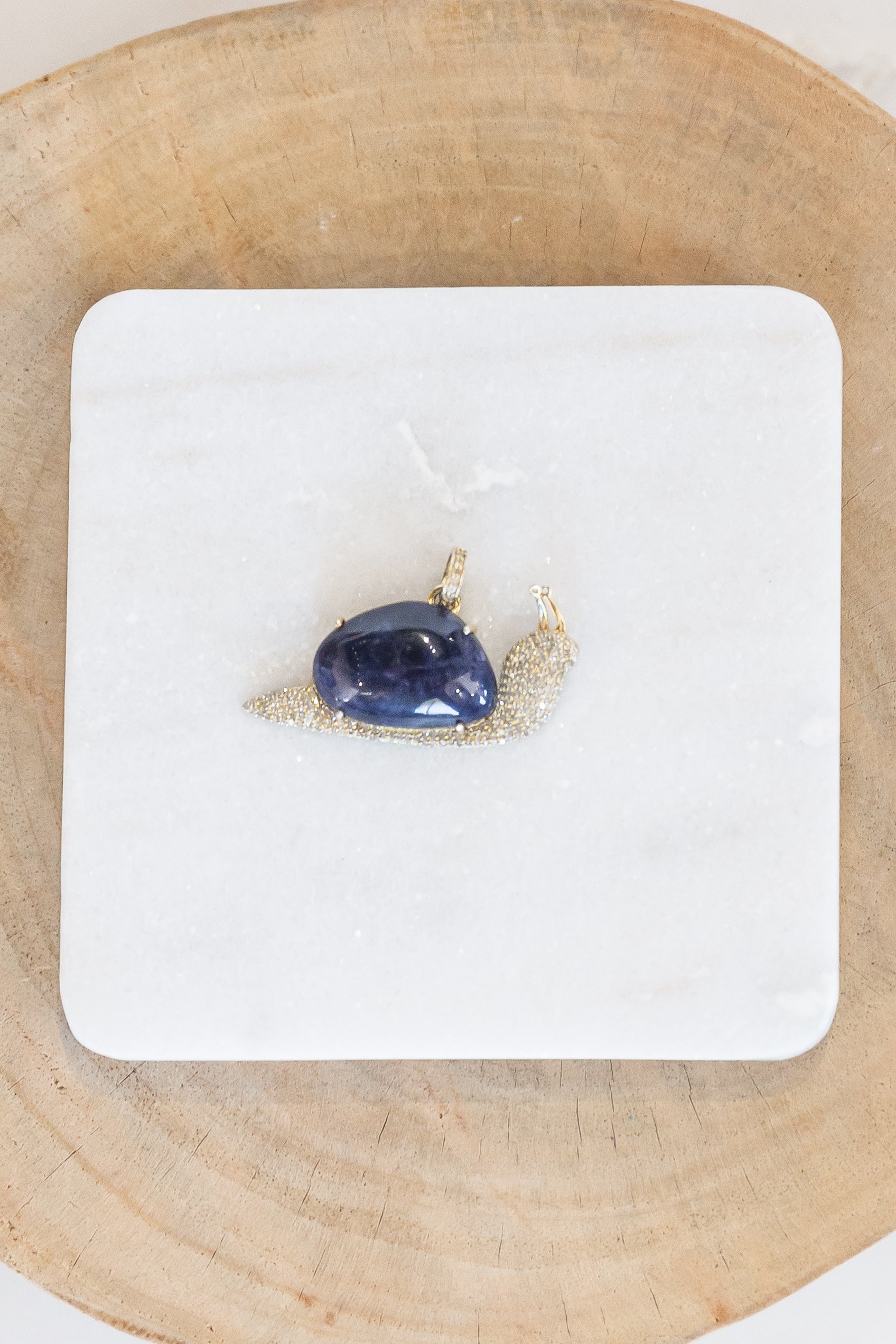 Sodalite Snail Pendant (y10124B)