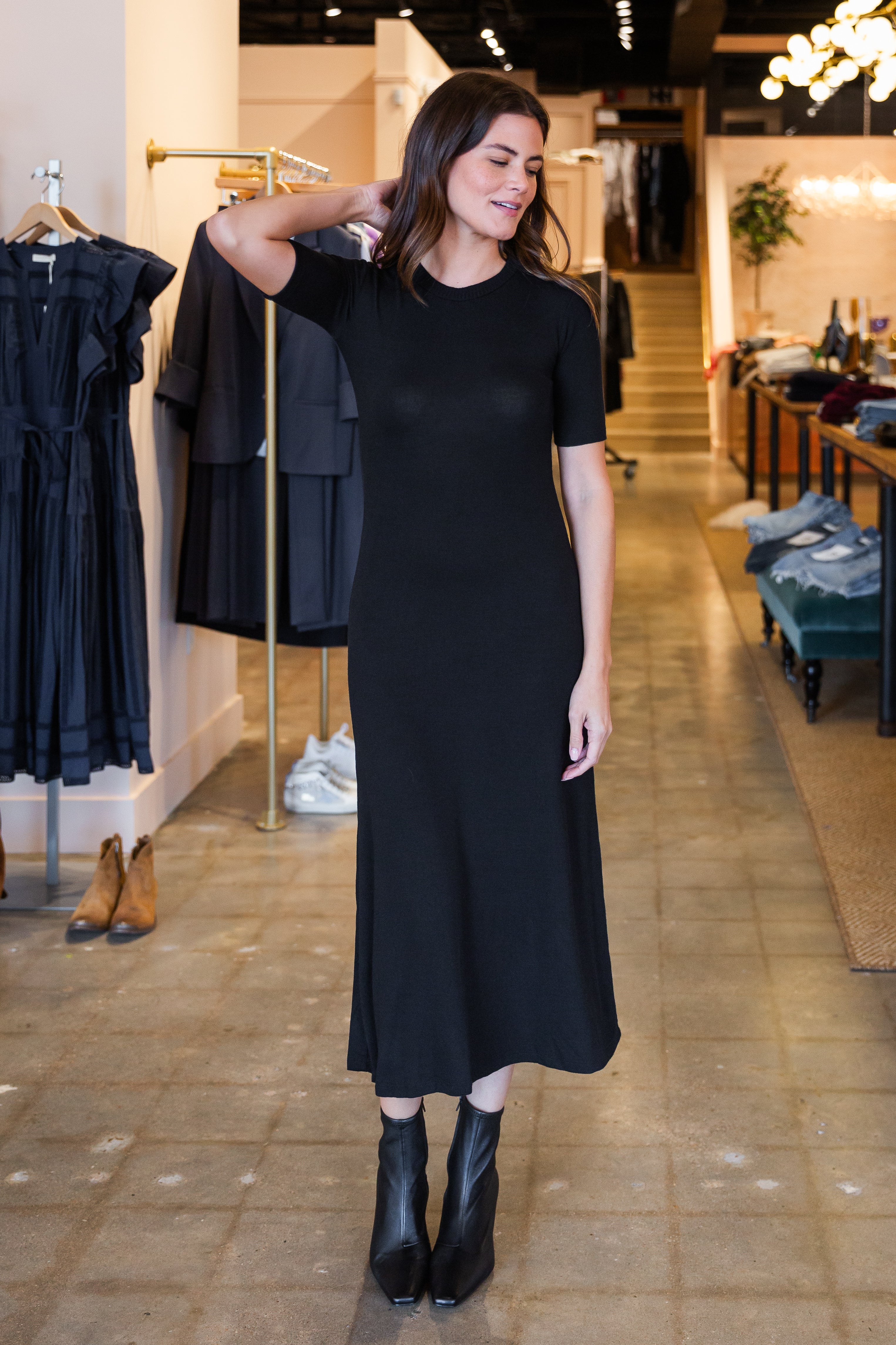 Short Sleeve Knit Midi Dress - Black