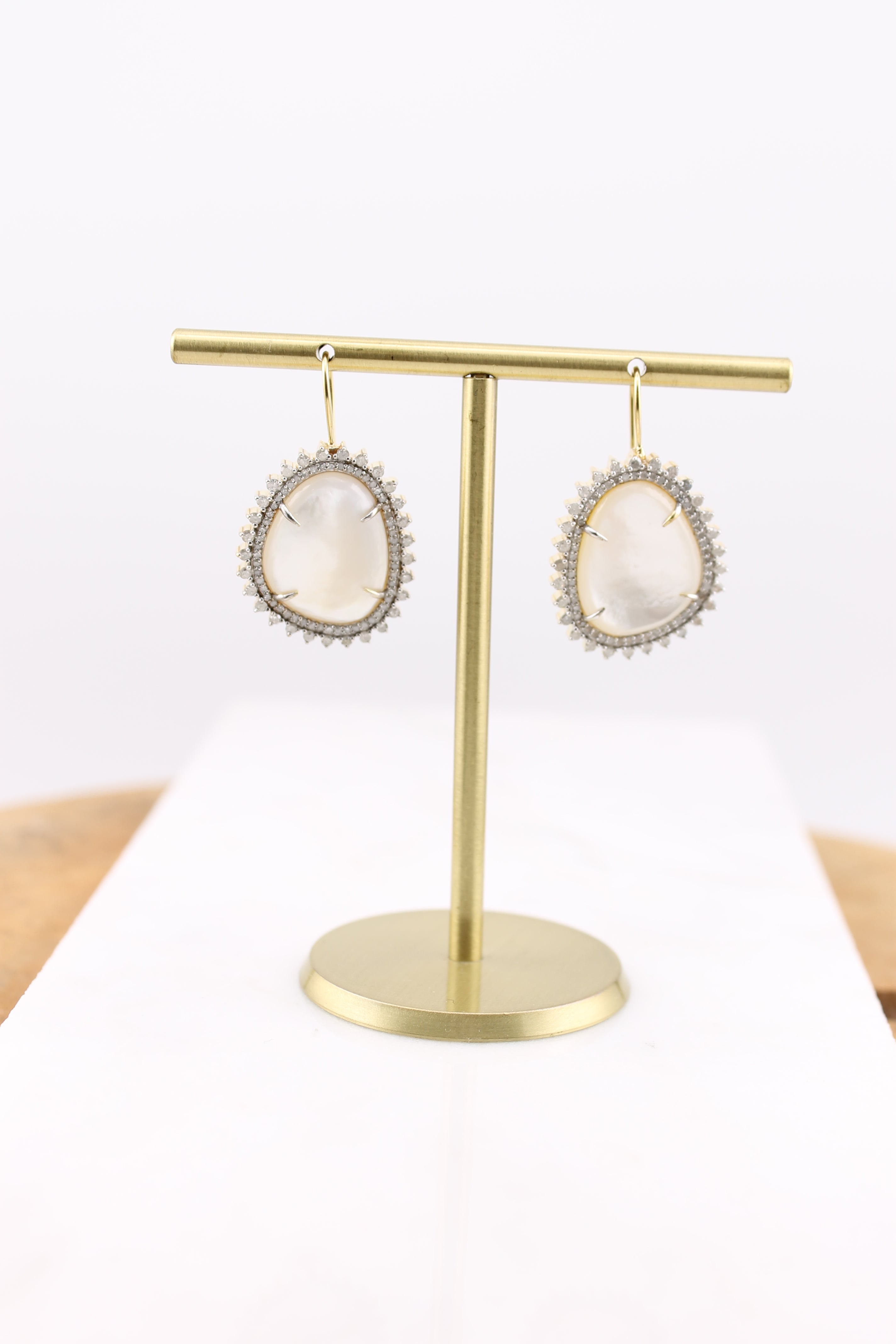 Mother of Pearl Oblong Earrings (y10926B)