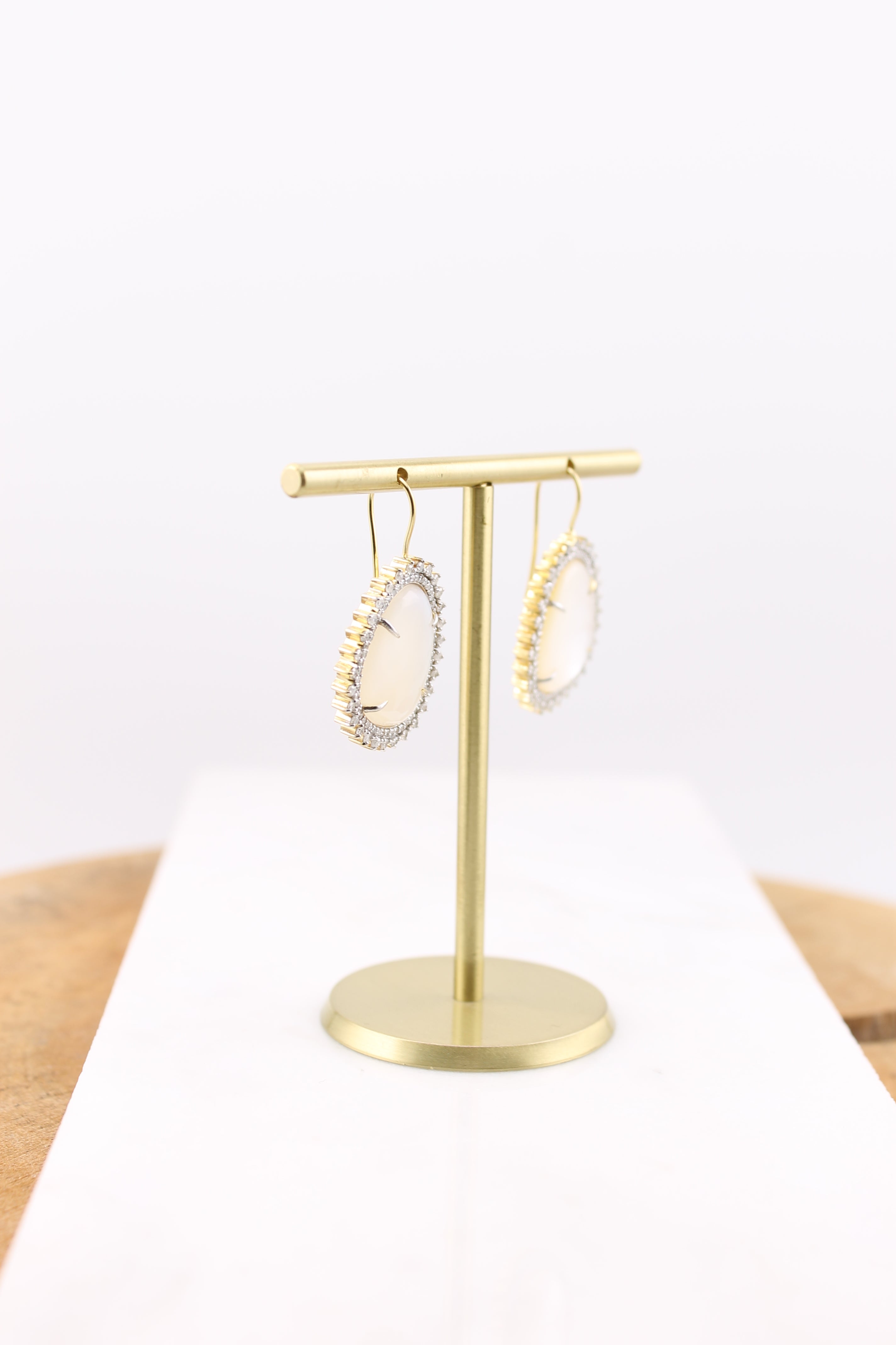 Mother of Pearl Oblong Earrings (y10926B)