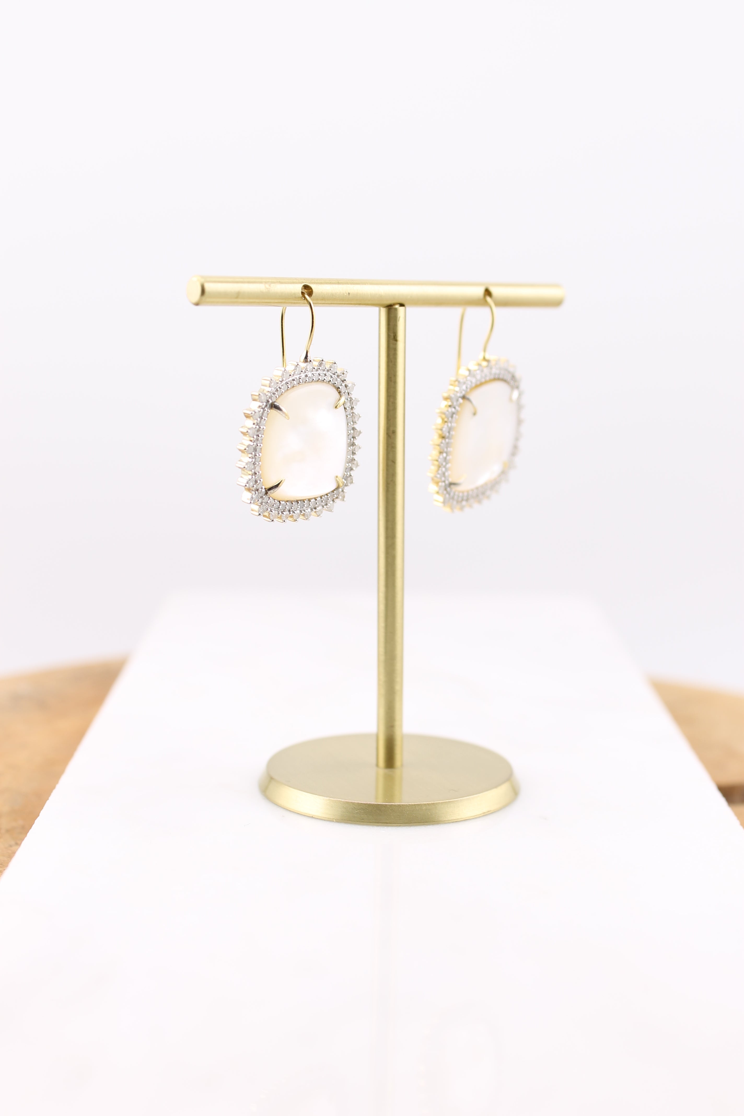 Mother of Pearl Square Earrings (y10925B)