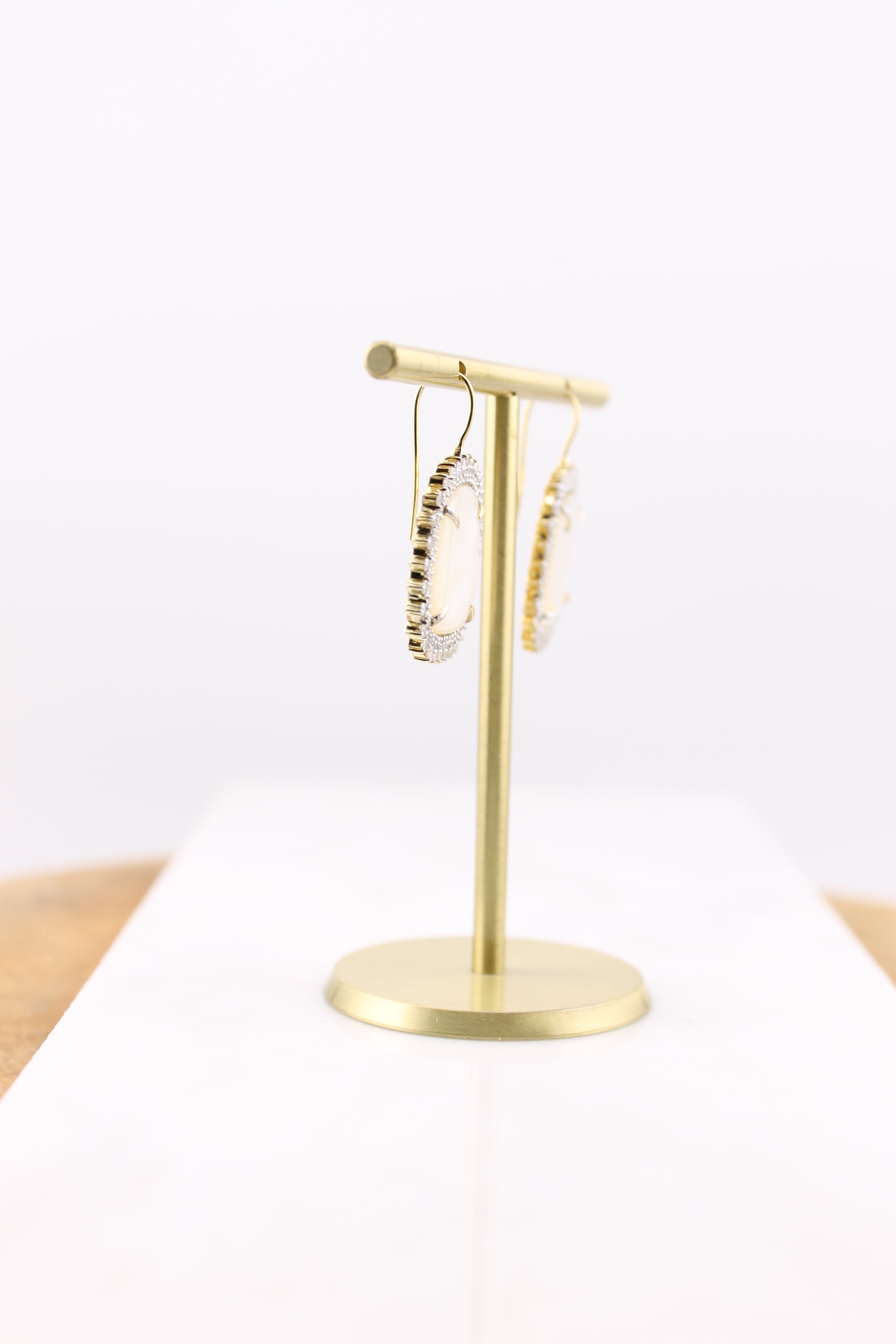 Mother of Pearl Square Earrings (y10925B)