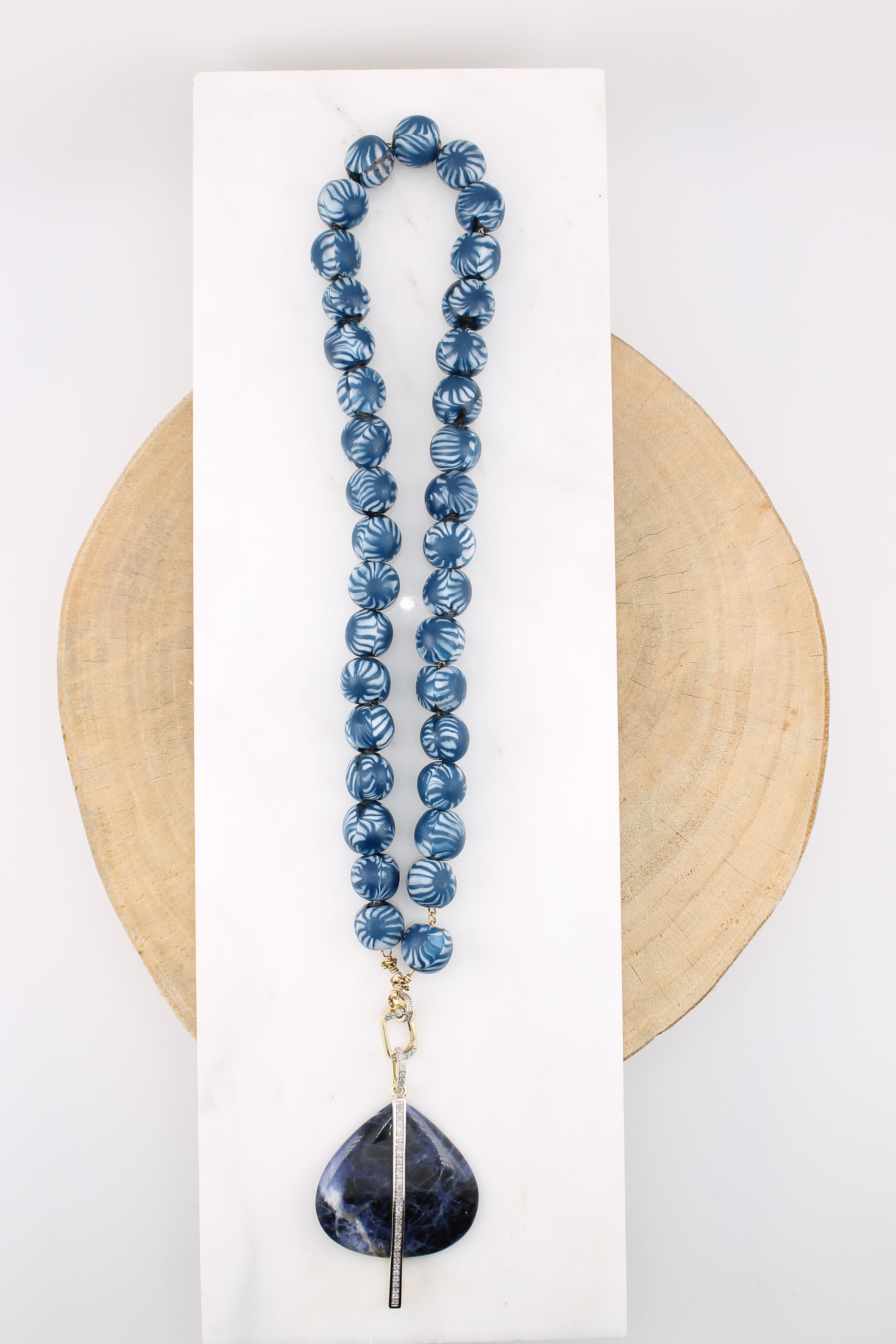 Sodalite Leaf Pendant (y10957B)