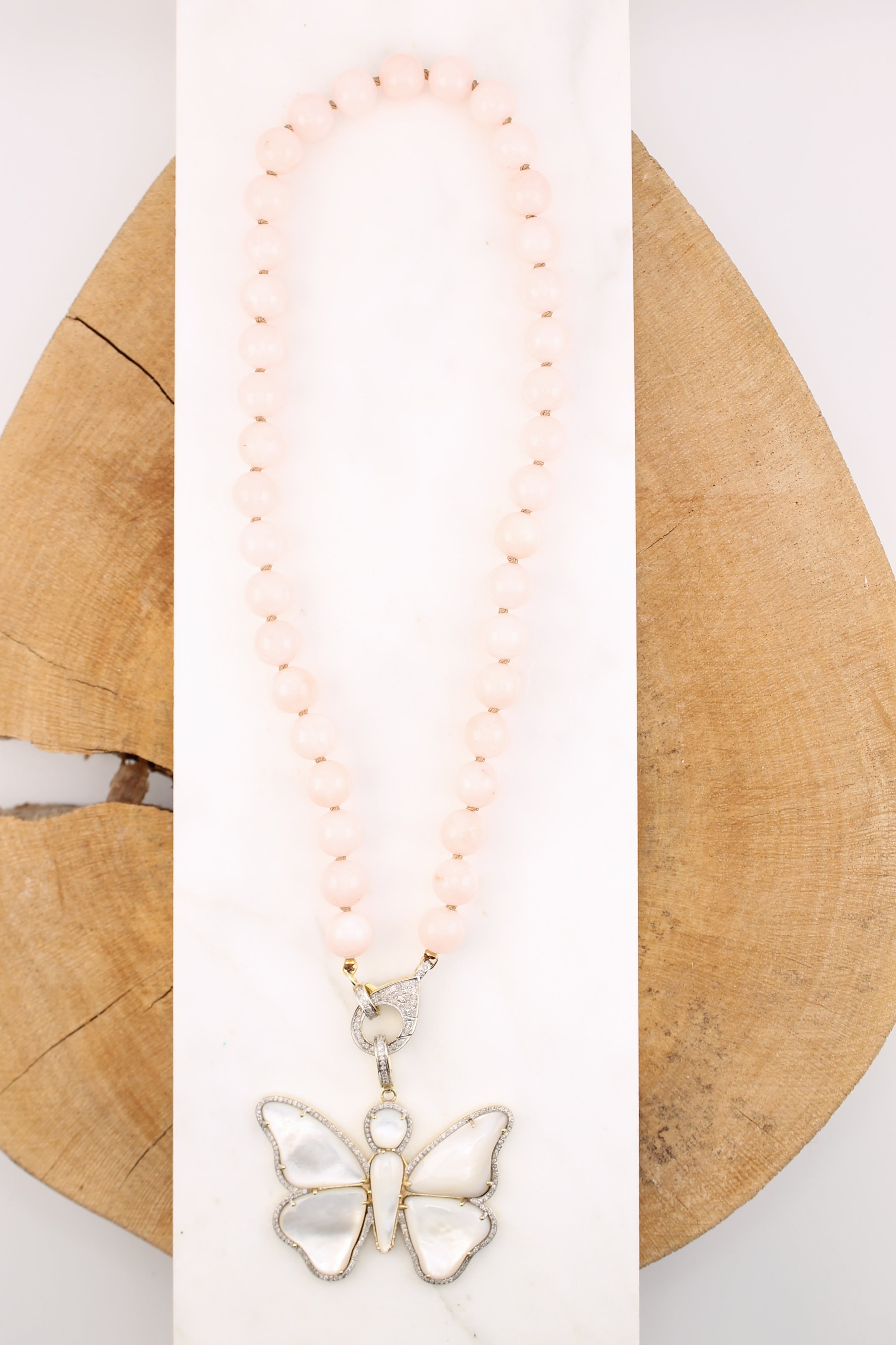 Mother of Pearl Butterfly Pendant (y10996B)