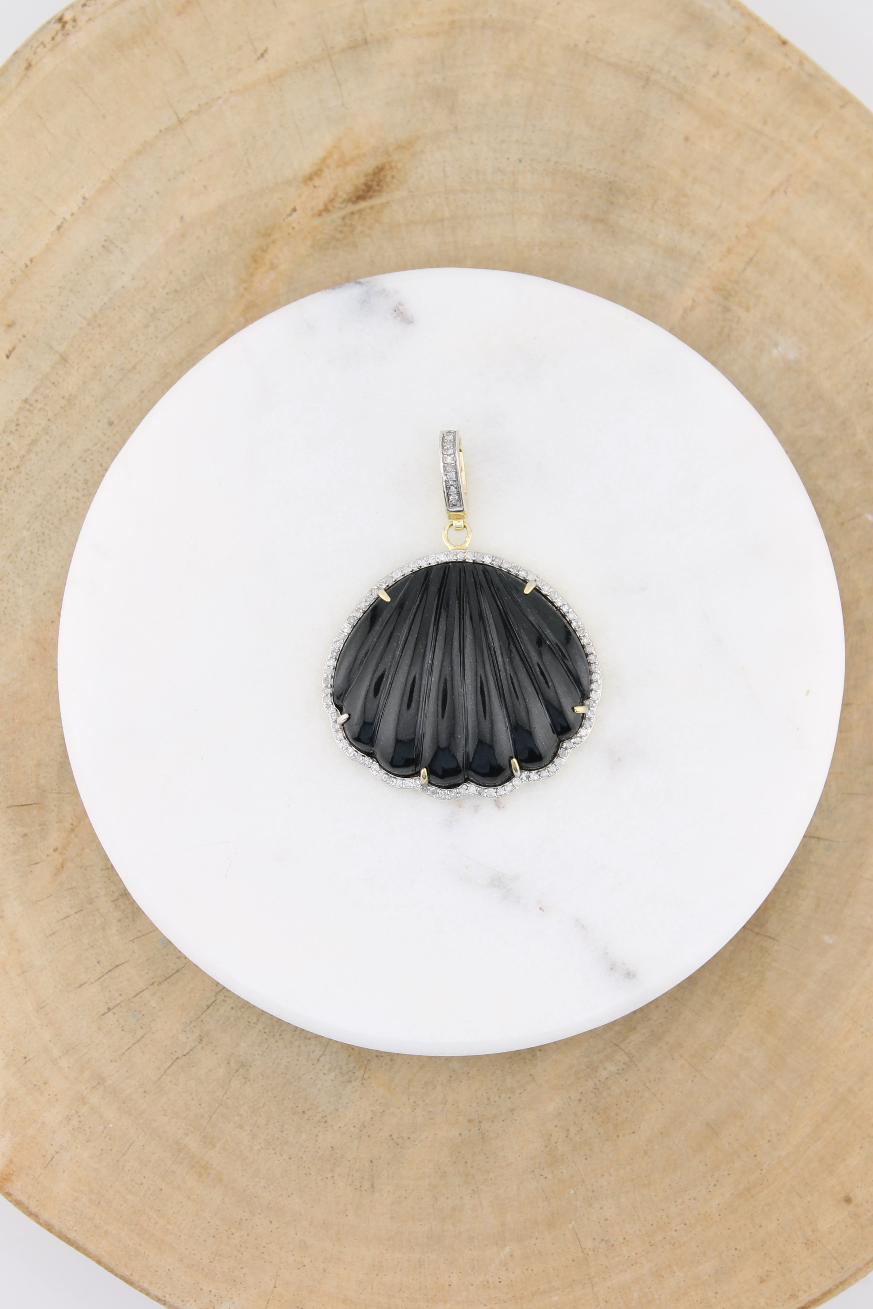 Black Onyx Shell Pendant (y10324B)