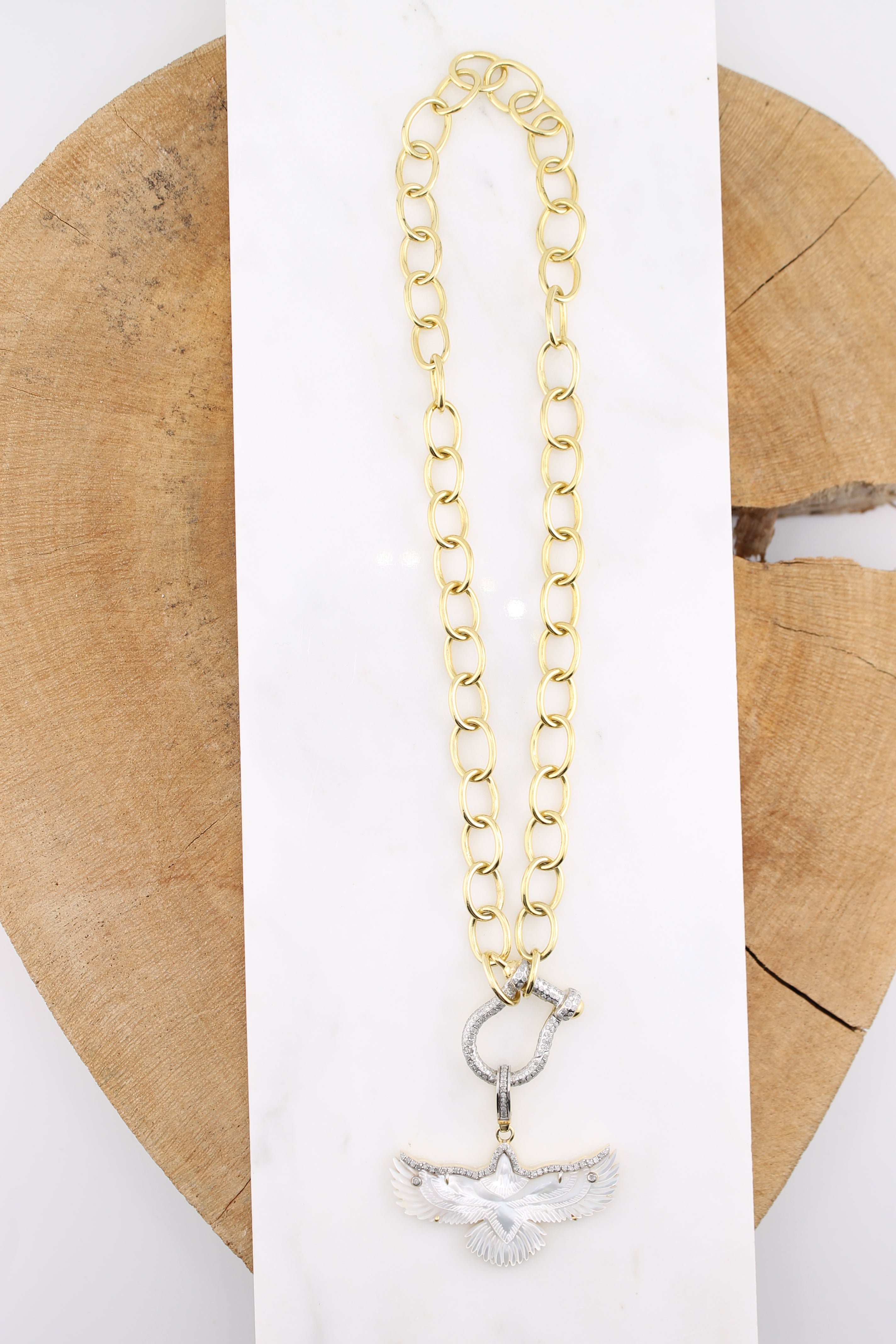 Mother of Pearl Carved Bird Pendant (y10432b)