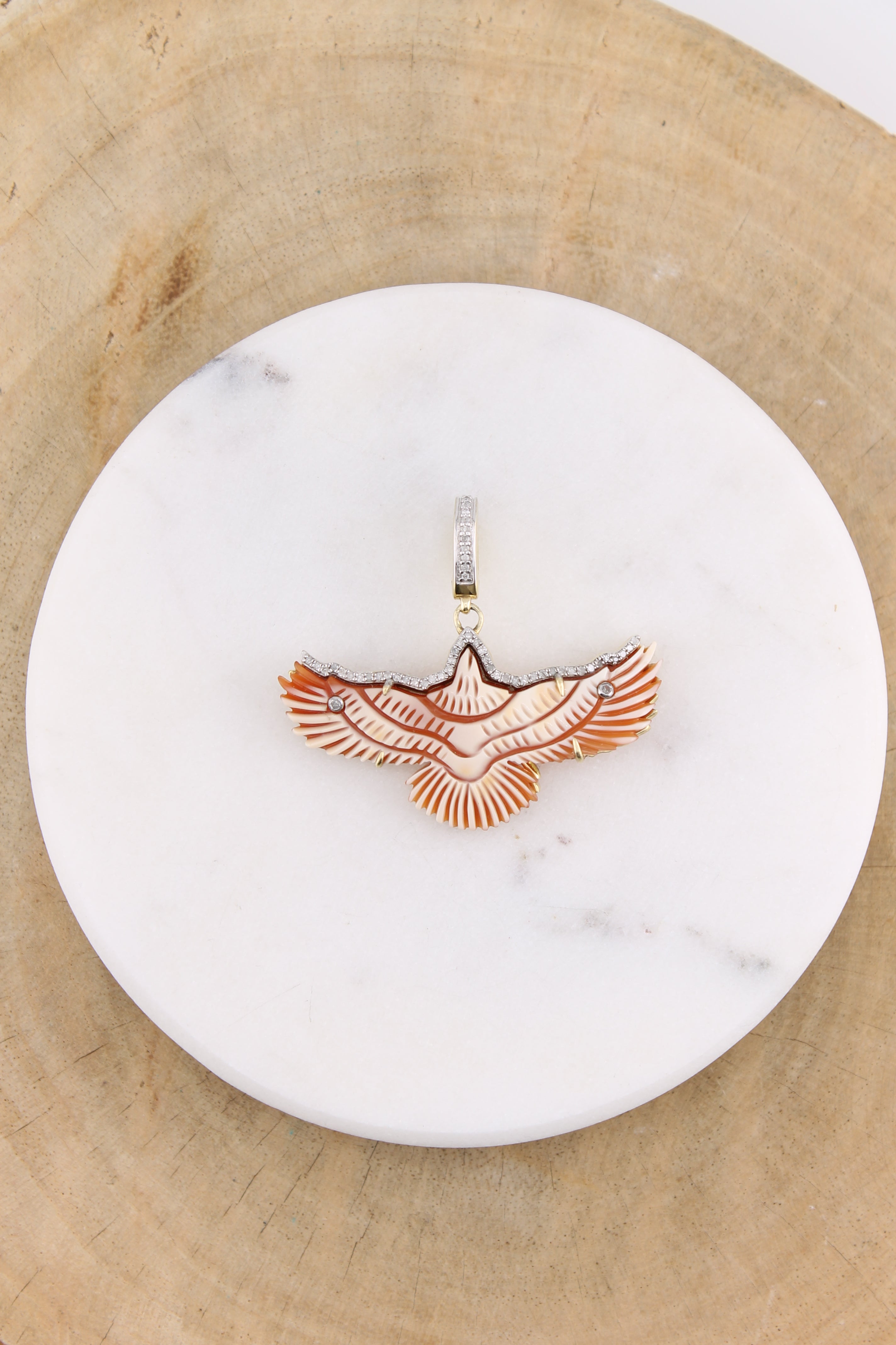 Spiny Oyster Carved Bird Pendant (y10431b)