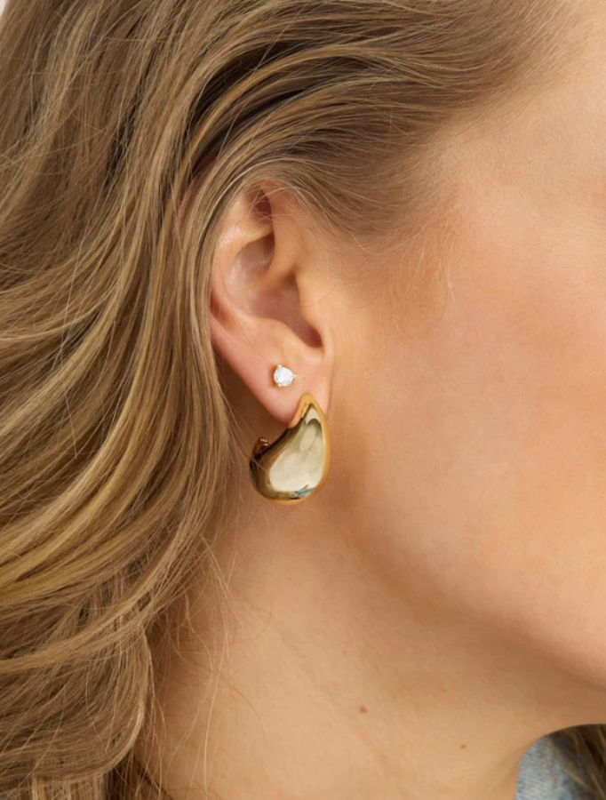"She's So Smooth" Teardrop Hoops - Gold