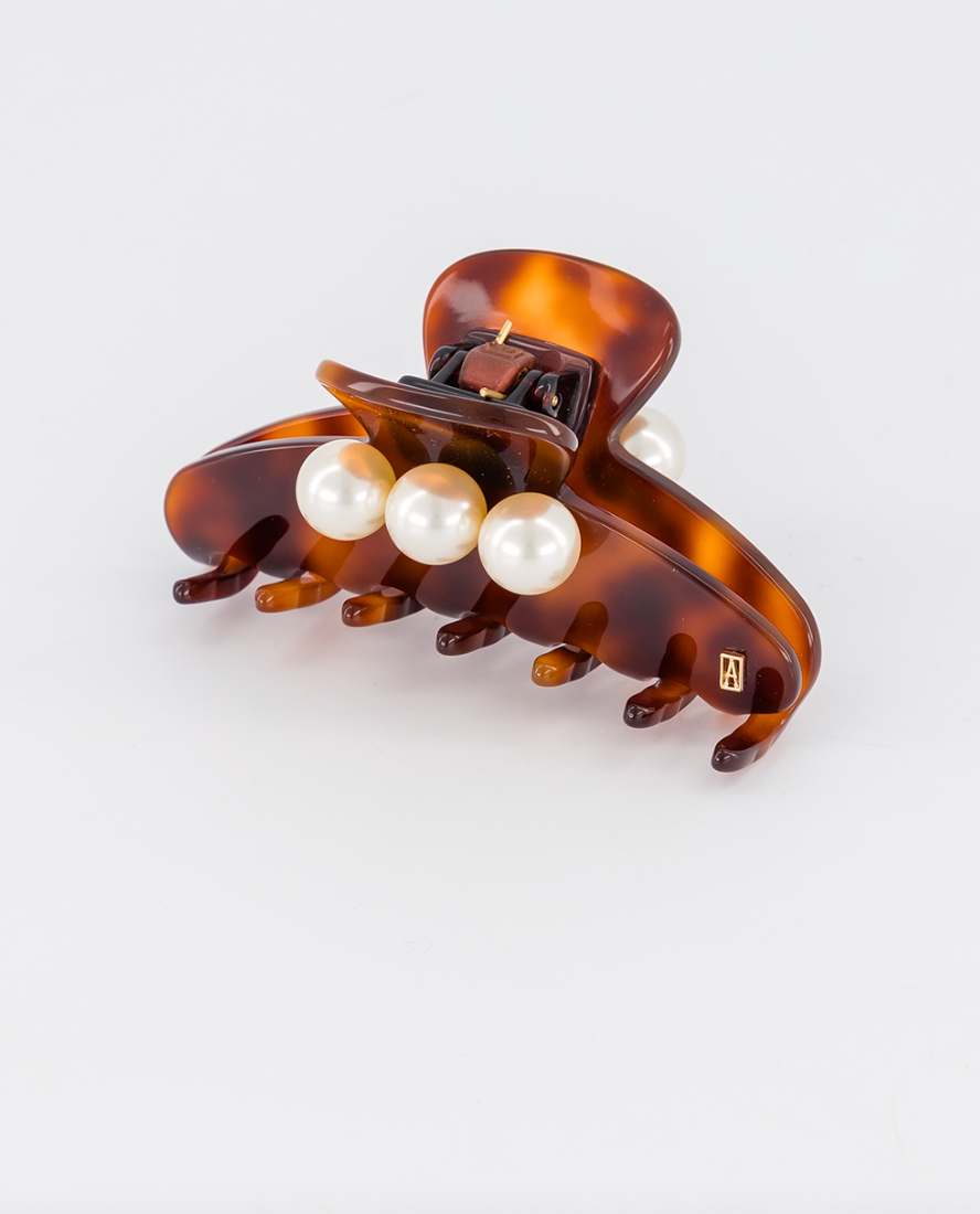 Oversize Pearl Tortoise Shell Medium Hair Jaw Clip