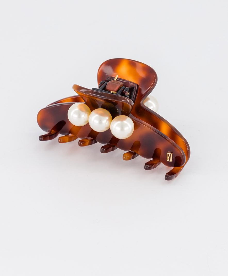 Oversize Pearl Tortoise Shell Medium Hair Jaw Clip