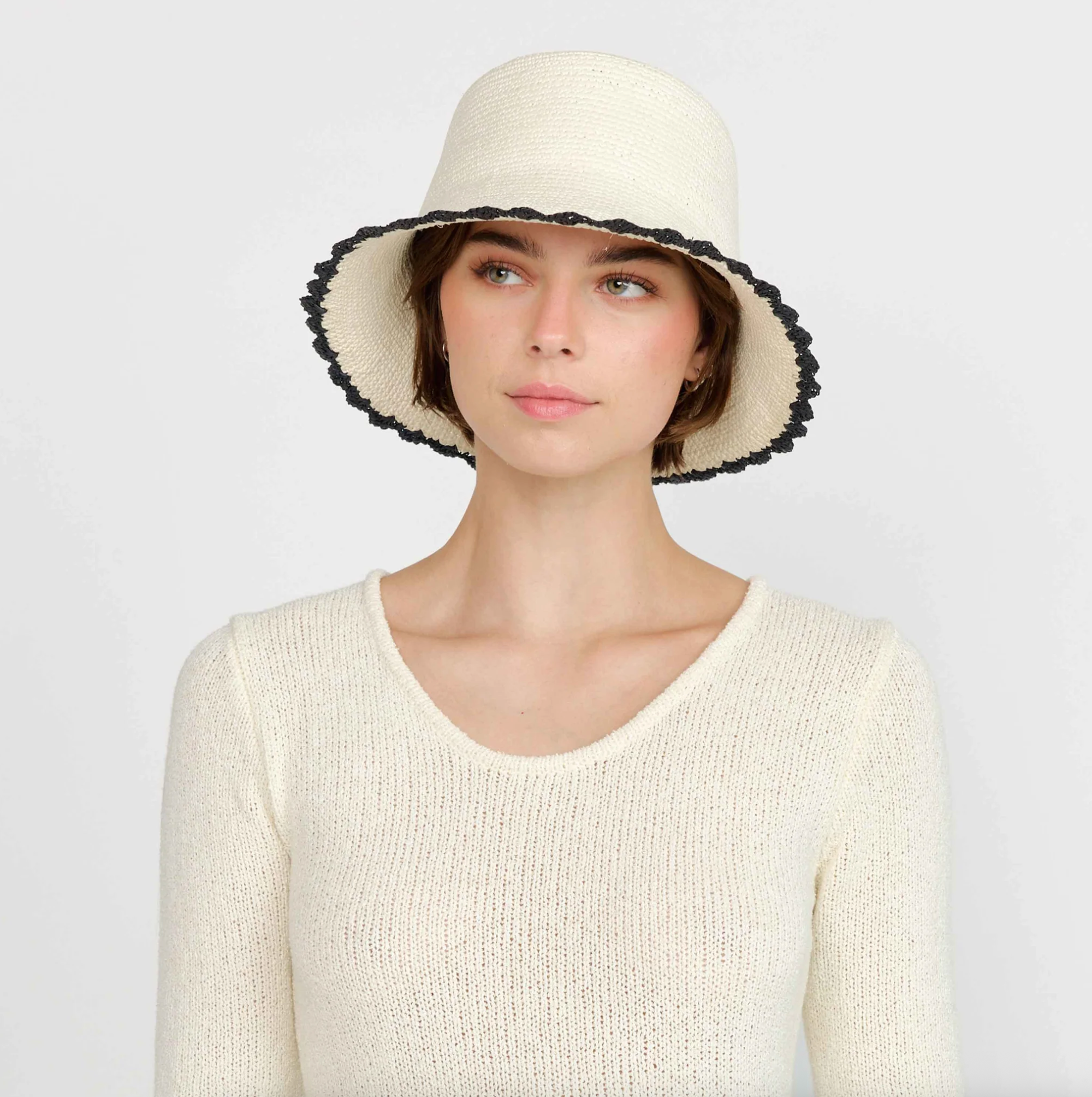 Shell Crochet Bucket - White/Black