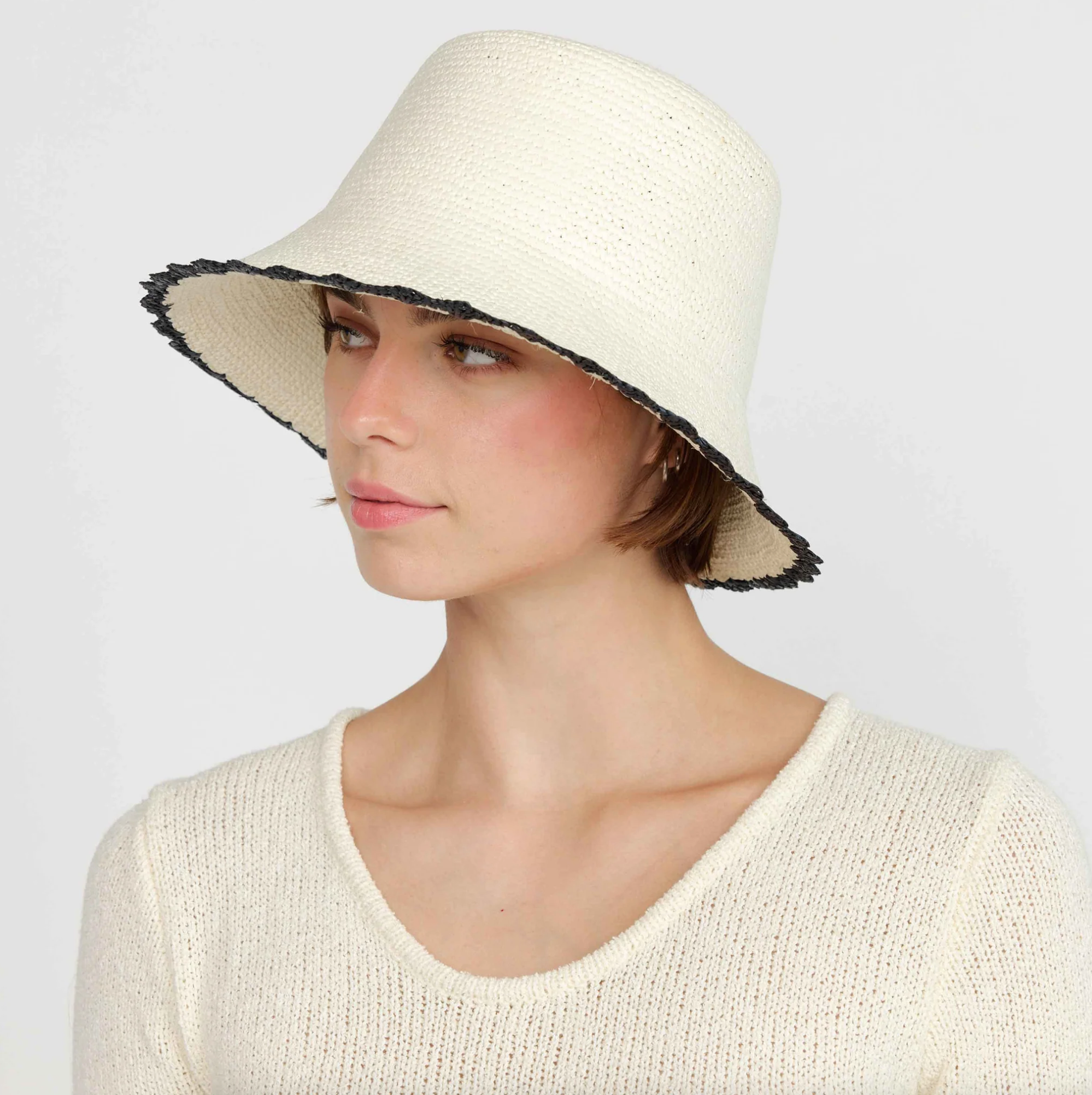 Shell Crochet Bucket - White/Black